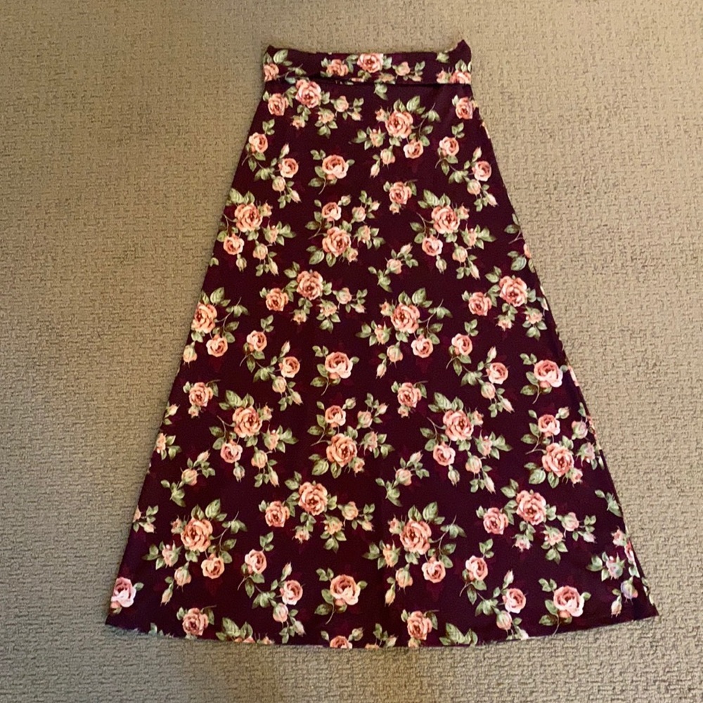 Cute floral pull on maxi skirt